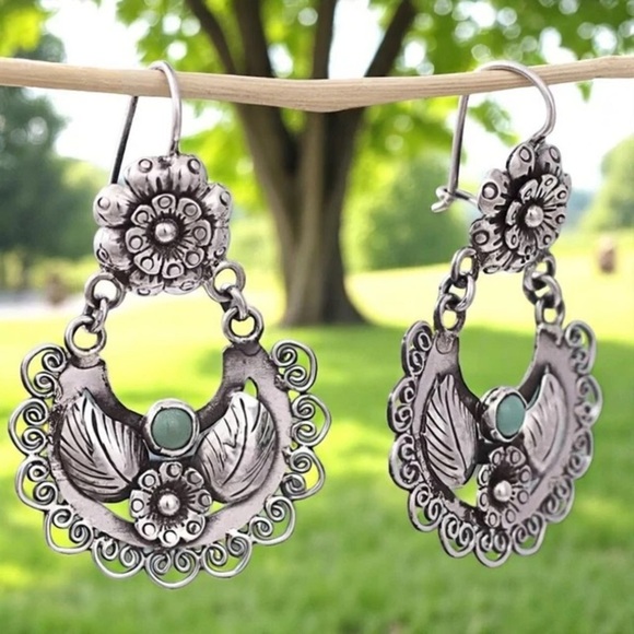Chic Silver and Green Floral Earrings - Picture 3 of 3